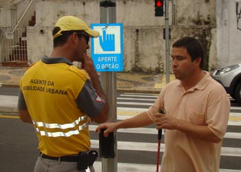 Semáforo sonoro facilita vida de alunos do Instituto dos Cegos