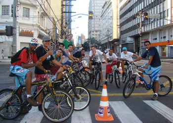 Ciclofaixa opera no terceiro domingo, sem incidentes