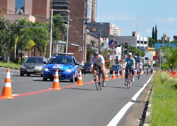 Domingo é dia de pedalar na Ciclofaixa