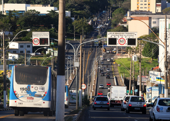 Trecho do Corredor de Ônibus das Amoreiras bloqueado emergencialmente nesta terça