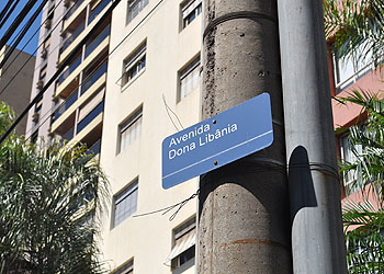 D. Libânia repete tradição familiar ao dar nome em via