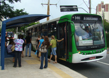 Transporte coletivo facilita acesso aos shoppings para compras de fim de ano