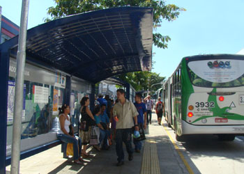 Três ônibus do transporte público coletivo municipal sofrem atentados