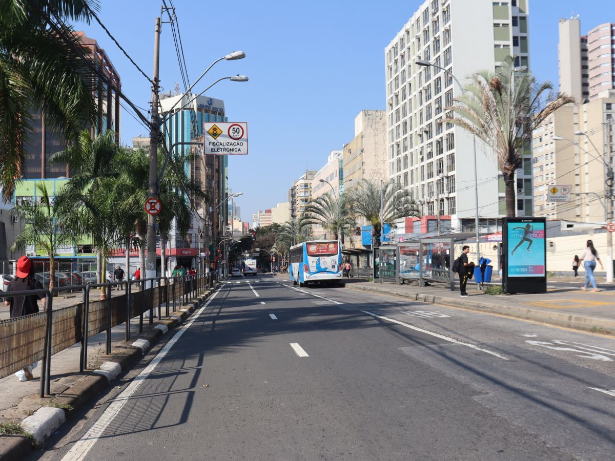 Trecho da avenida Dr. Moraes Salles recebe pavimento rígido em ponto de parada