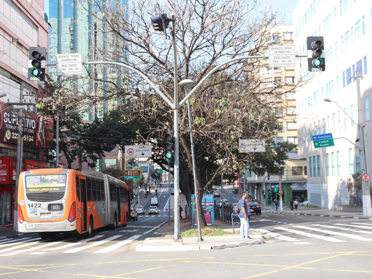 Retificação: trecho da avenida Dr. Moraes Salles recebe pavimento rígido em ponto de parada