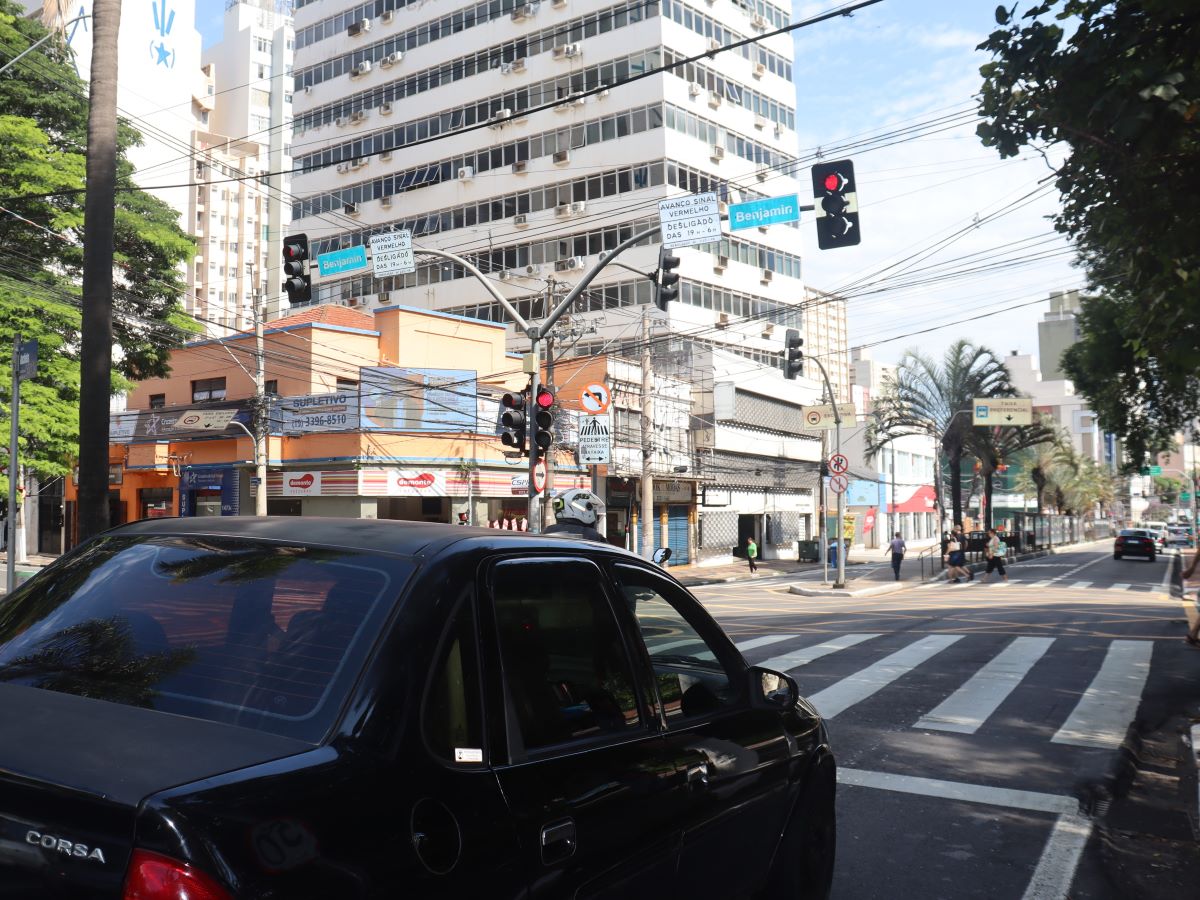 Trecho da avenida Anchieta recebe pavimento rígido em ponto de parada