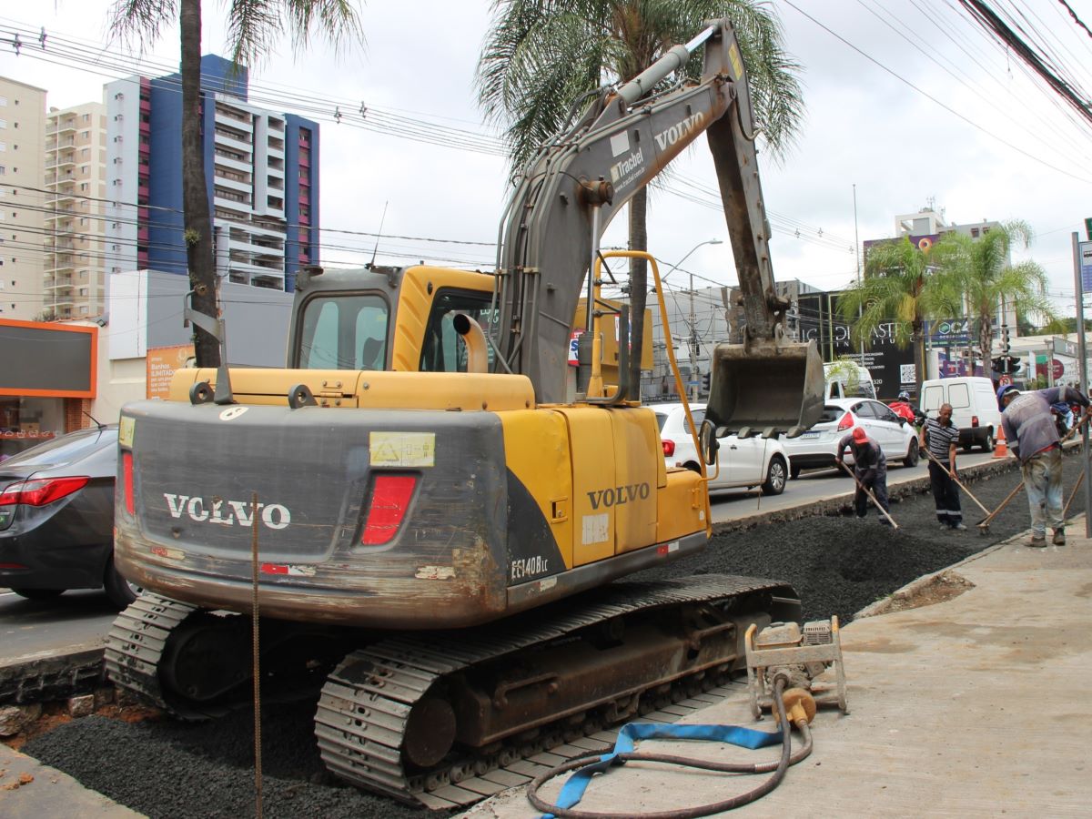 Trecho da rua General Osório recebe pavimento rígido em ponto de parada