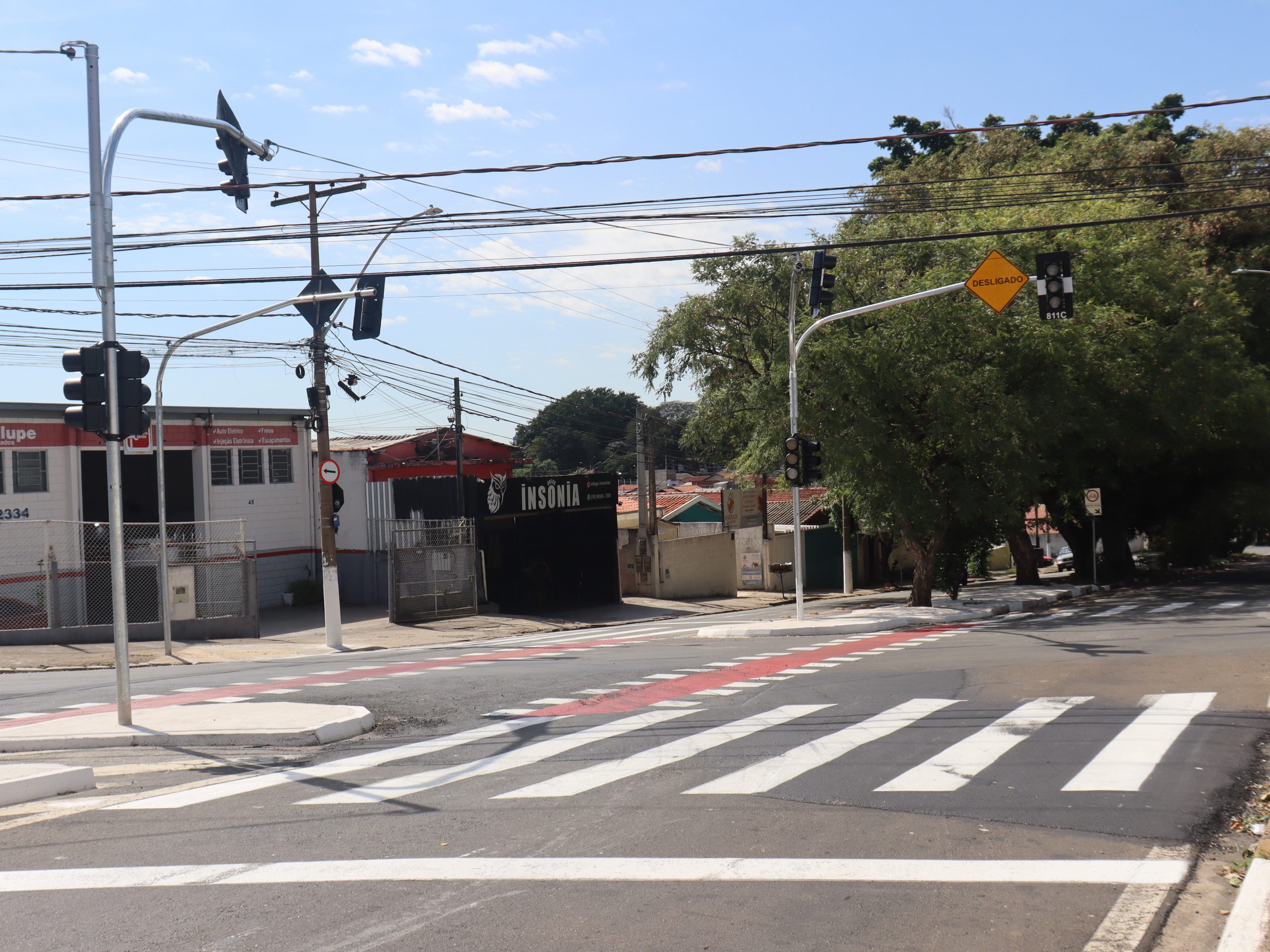Cruzamento da avenida Ibirapuera x rua Pelicano recebe novos semáforos