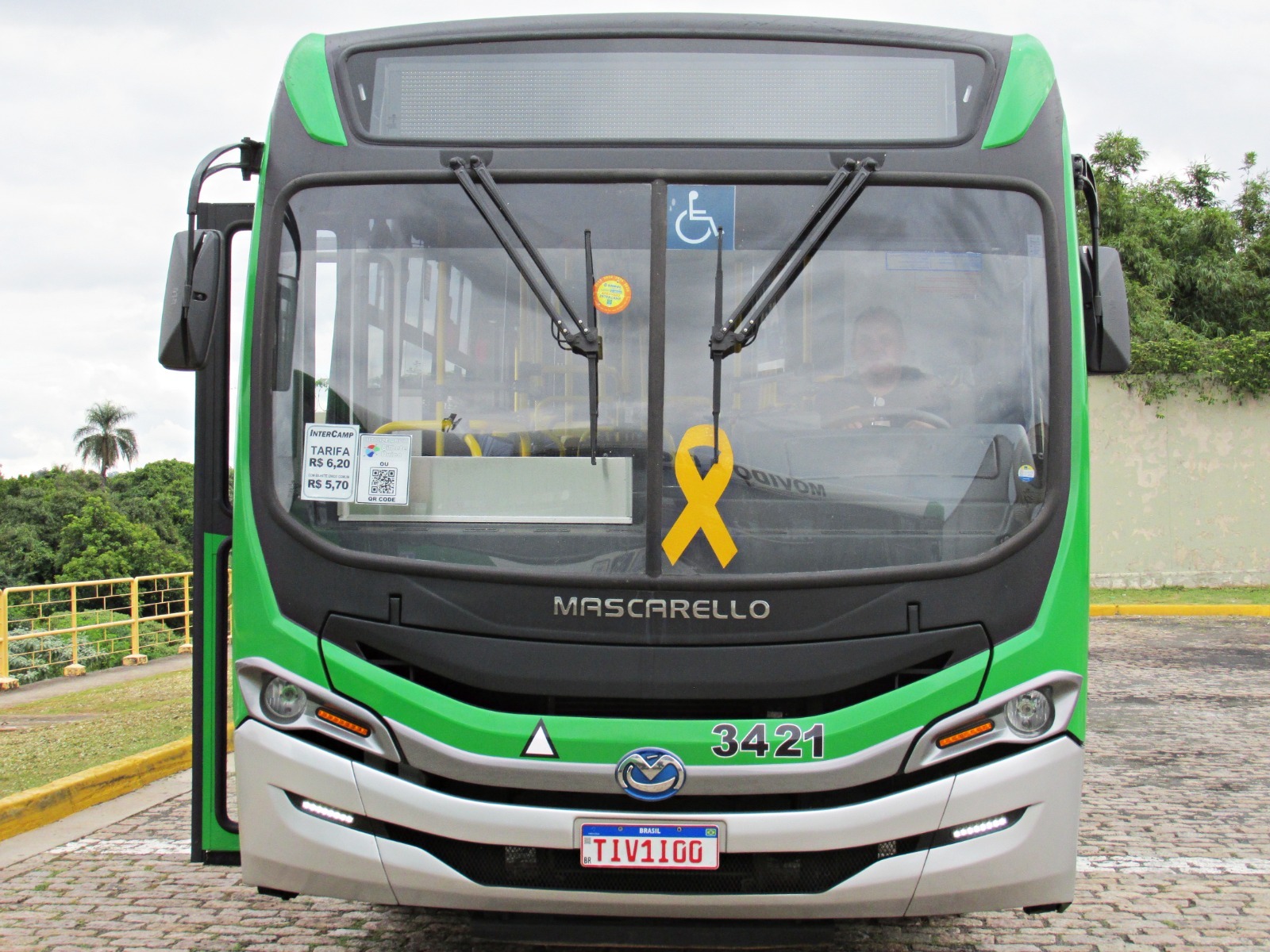 Mobilização pela vida: ônibus do transporte público recebem laços amarelos