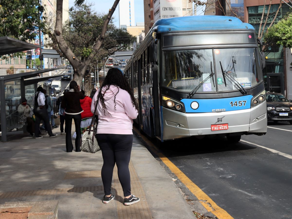 Quatro linhas municipais vão circular com novos horários aos finais de semana