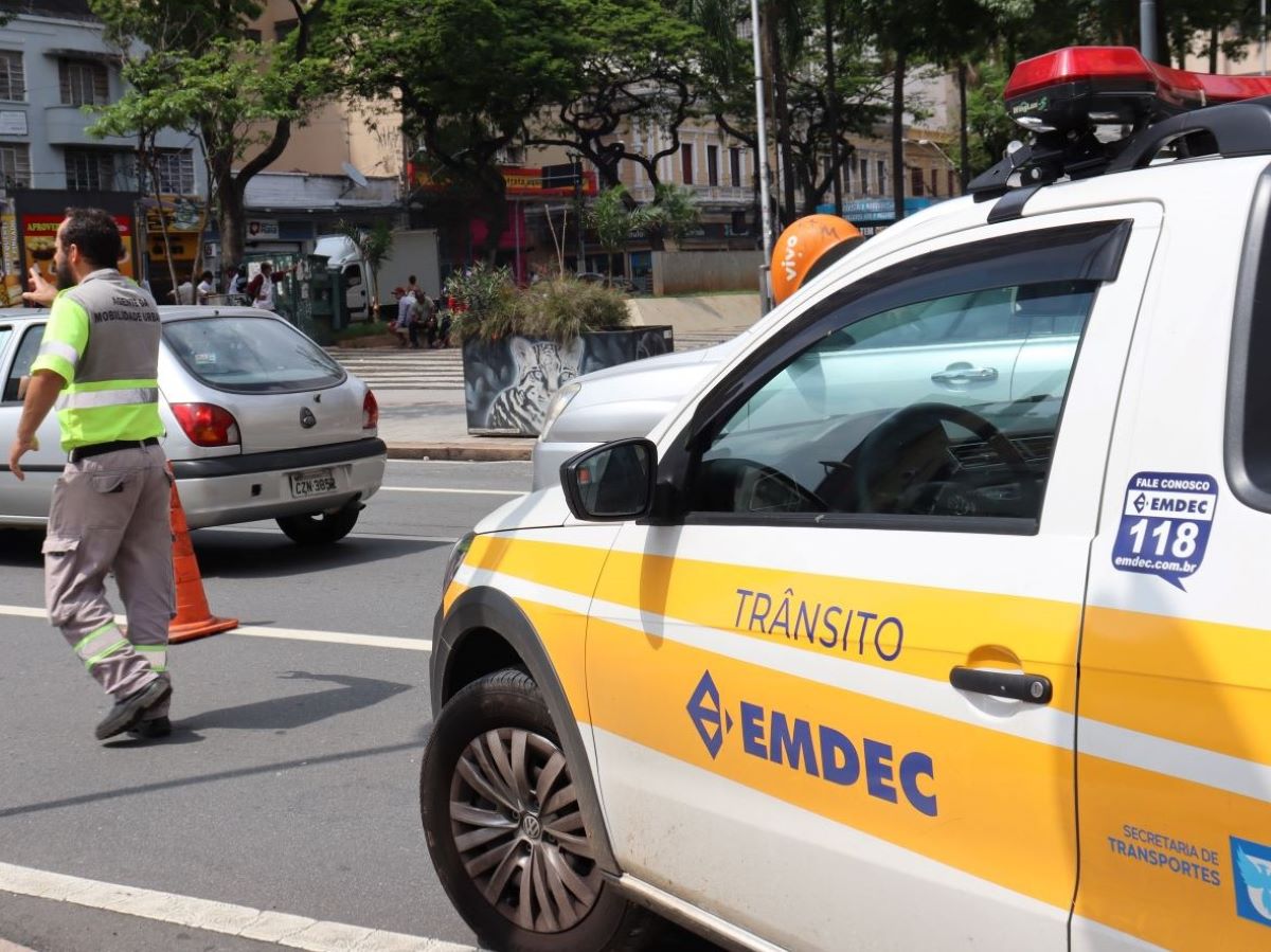 Emdec faz operação de trânsito para procissão e missa no entorno da Basílica do Carmo