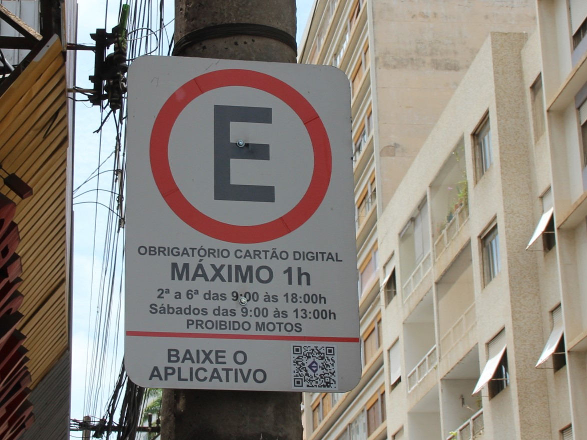 Pagamento por PIX agora pode ser feito a partir das placas com QR Code