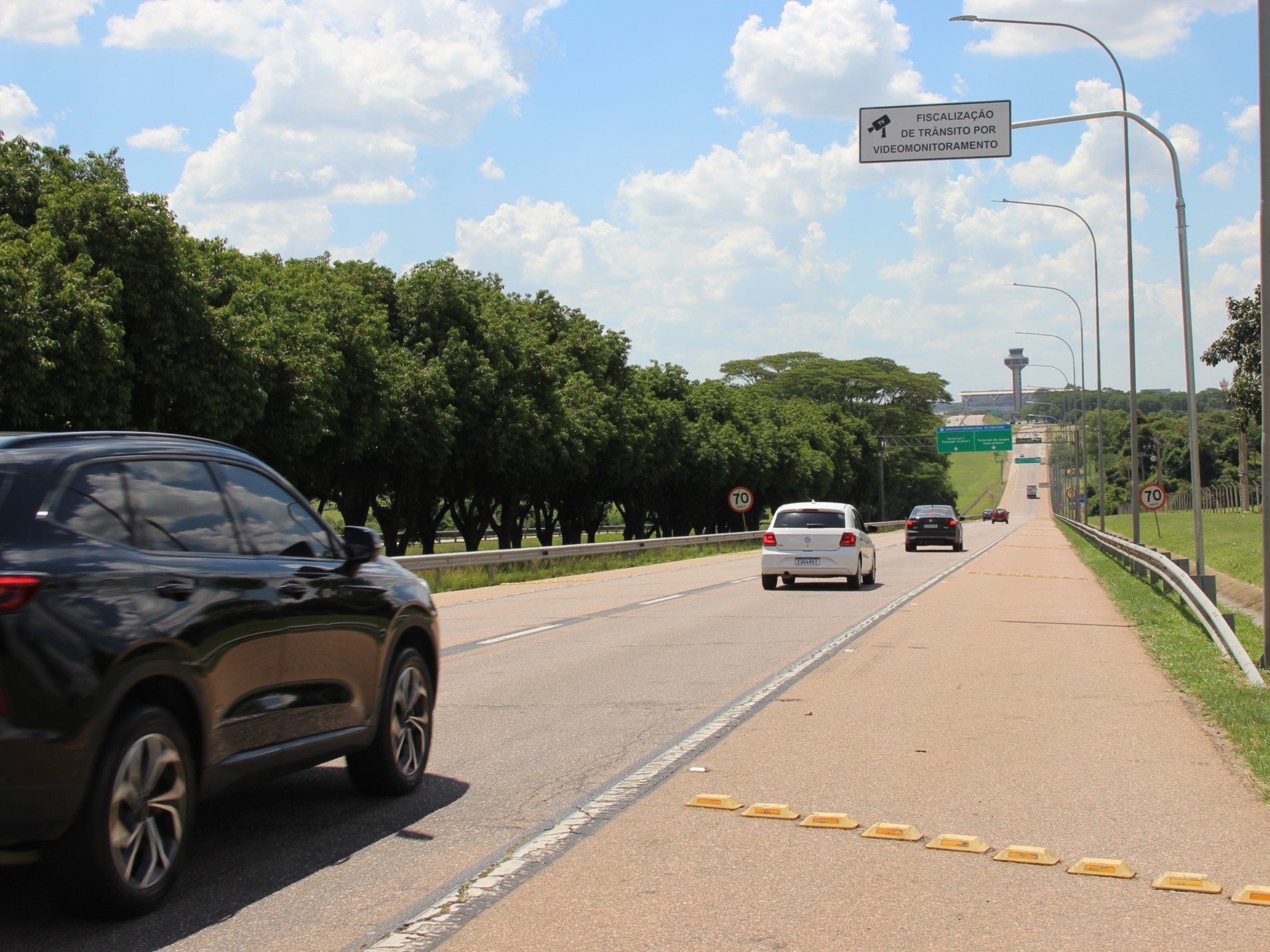 Avenida José Amgarten recebe câmeras para inibir condutas de risco