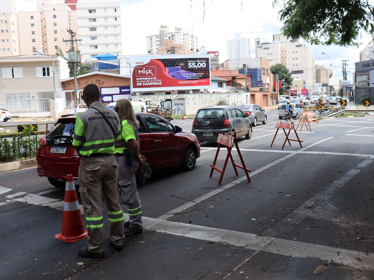 Emdec interdita Marcondes Salgado, no Bosque, e pista interna da Heitor Penteado