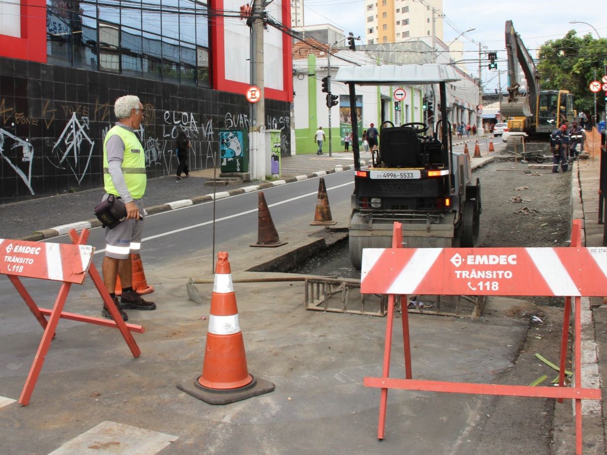 Rua Augusto Padovani, na Padre Anchieta, terá bloqueio na segunda (30) para obras de recape