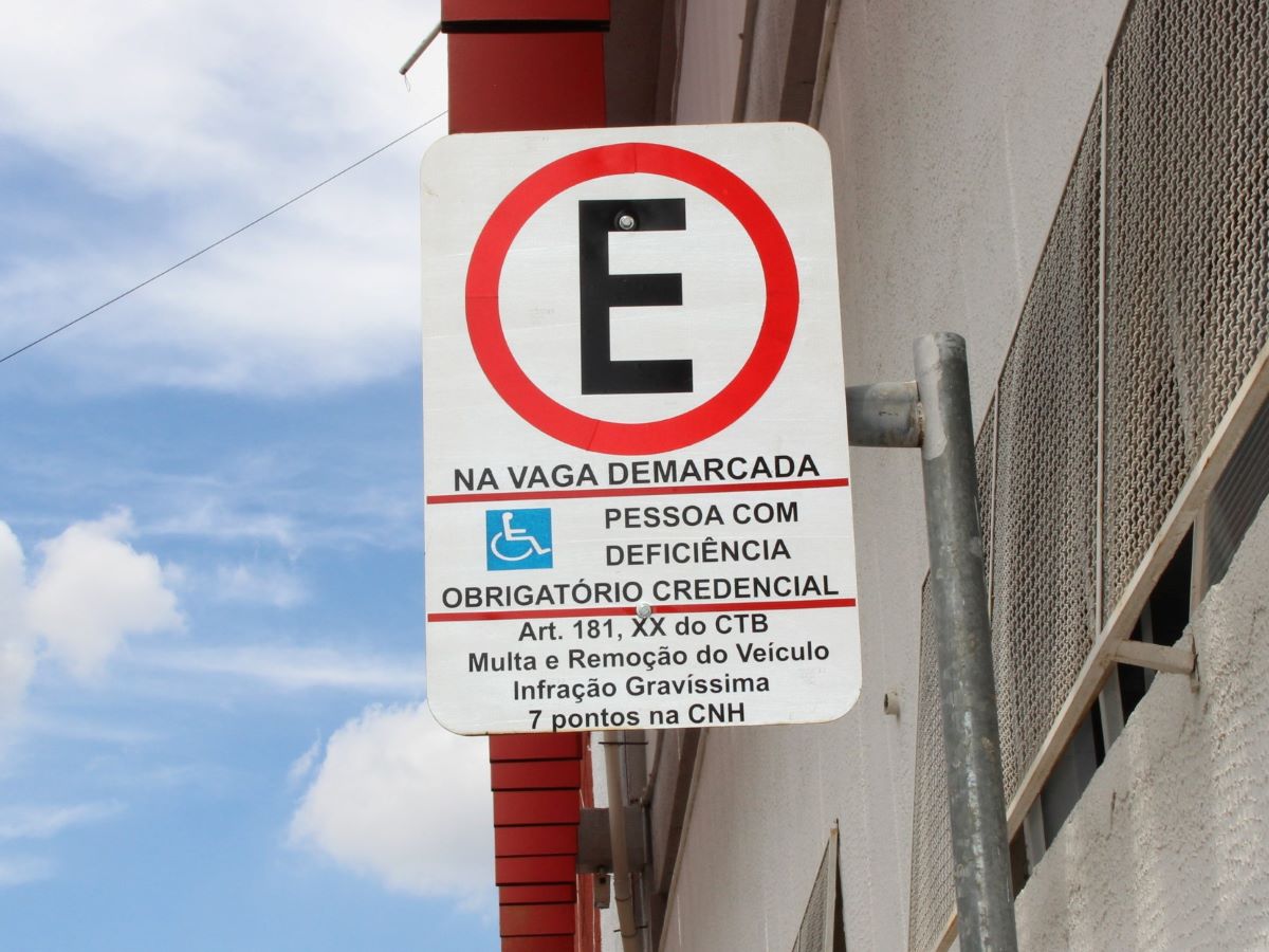 Vagas exclusivas: saiba como solicitar a credencial e evitar multas