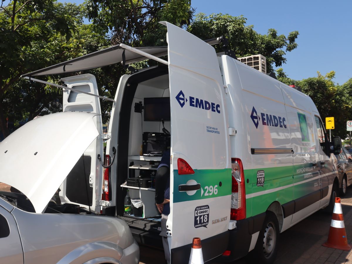 Emdec realiza inspeção veicular ambiental gratuita na Praça da Concórdia