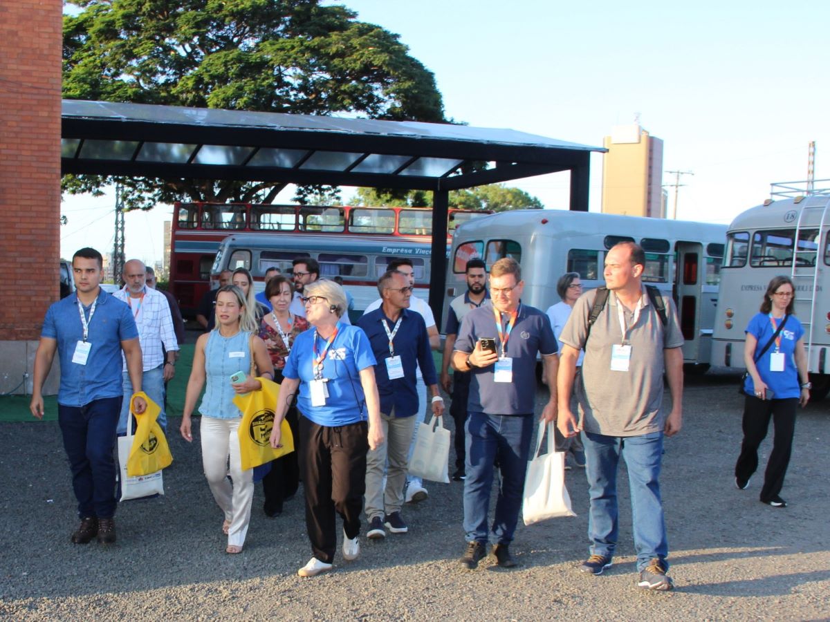Participantes do Fórum Paulista realizam visitas técnicas em estruturas de mobilidade da Emdec