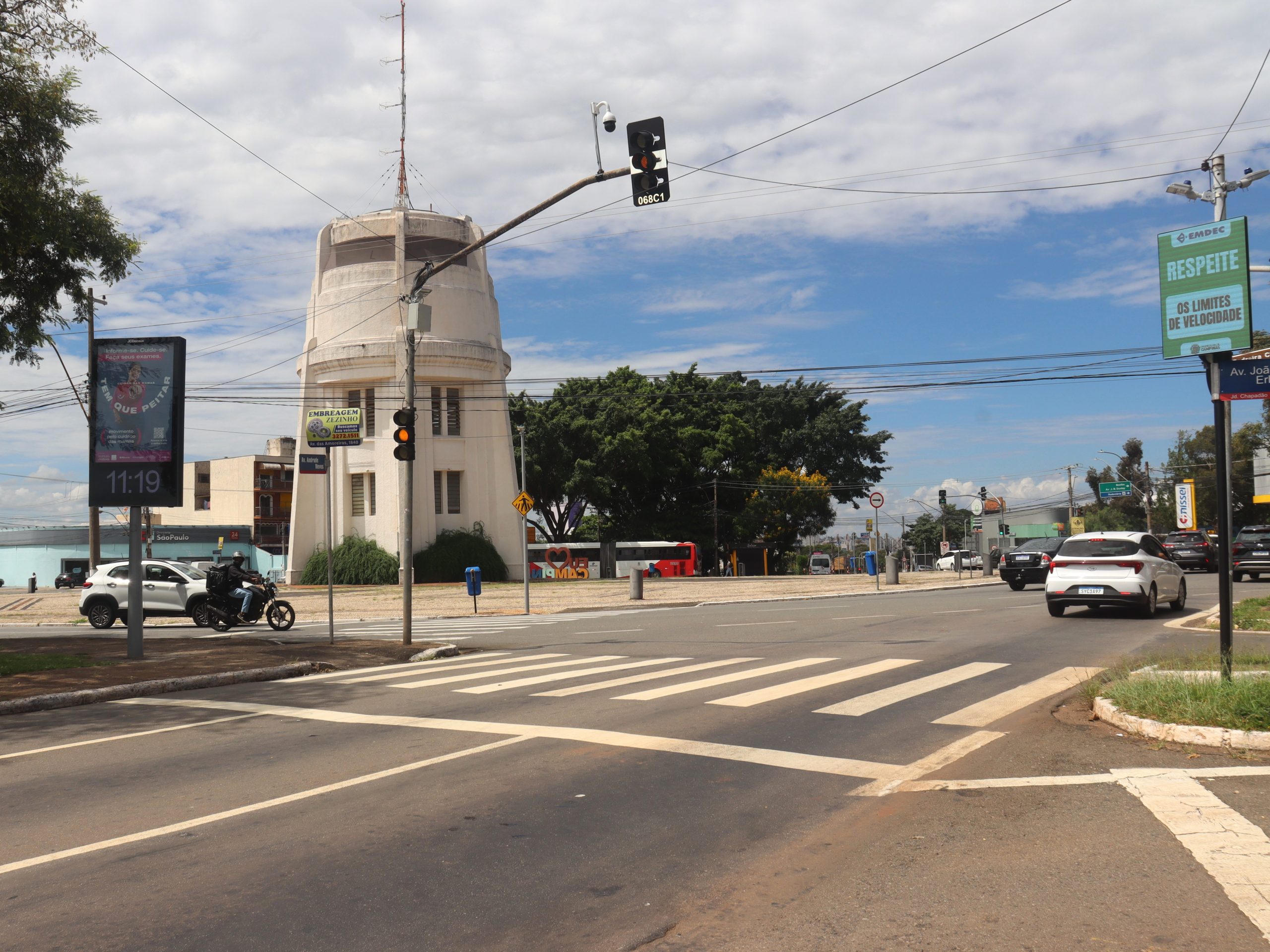 Câmeras no Castelo: estacionamento sobre calçada lidera condutas irregulares