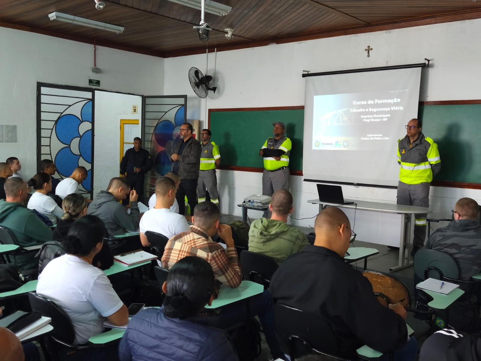 Agentes da Emdec ministram formação a guardas municipais de Mogi Guaçu e região