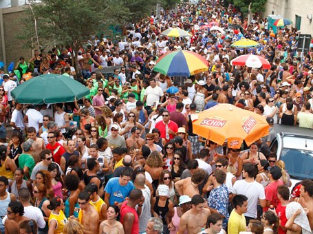 EMDEC monitora trânsito durante apresentações de blocos no Carnaval 2013