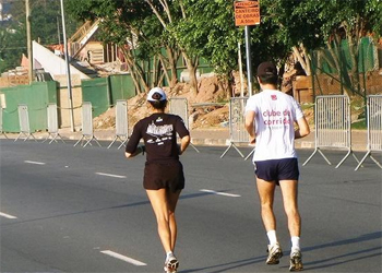 EMDEC faz operação viária durante corrida em homenagem aos 100 anos do Tênis Clube