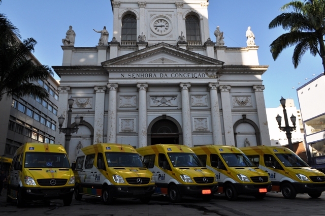 PAI-Serviço recebe 10 novas vans para atendimento aos usuários