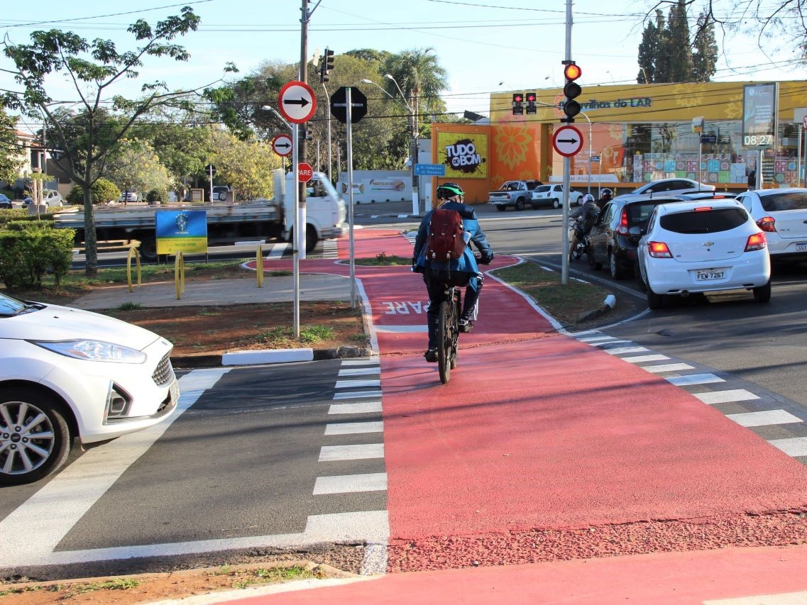 Para utilizar a rede cicloviária com segurança, equipamentos de proteção são fundamentais