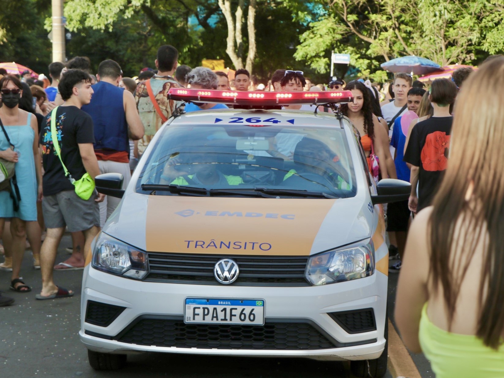 No primeiro semestre deste ano, 1,9 mil agentes da Emdec prestaram apoio em 480 eventos na cidade