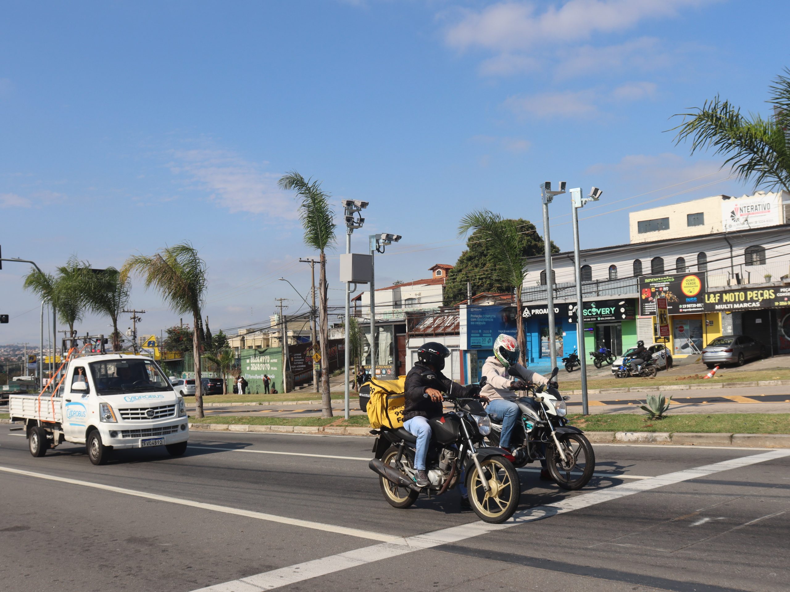 Locais que receberam os equipamentos contam com travessias de usuários do transporte